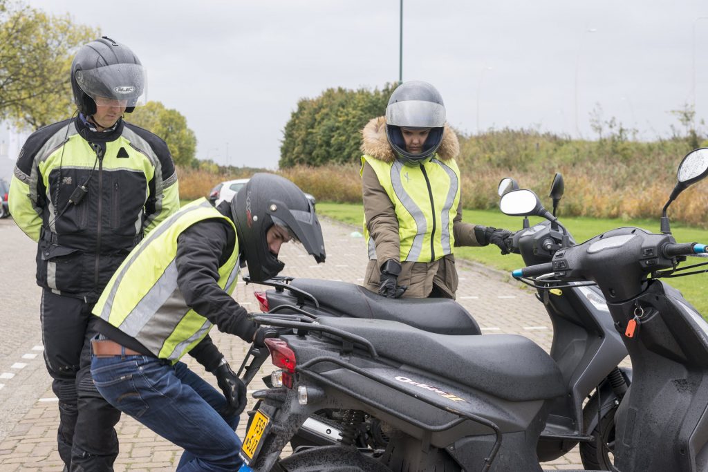 praktijk uitleg bromfietsrijbewijs