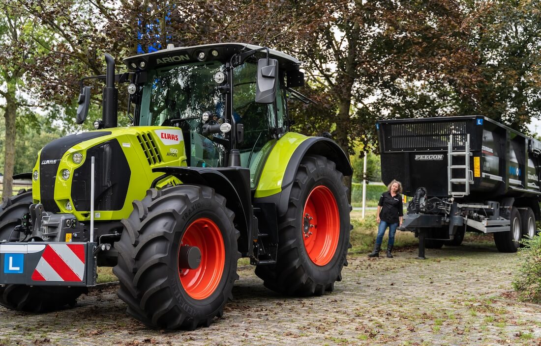 Rijles tractor-rijbewijs aanhanger aankoppelen