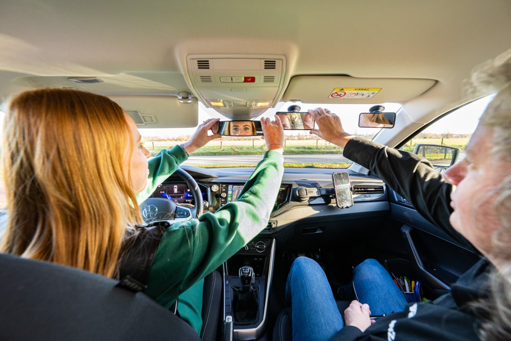 Spiegels afstellen voor autorijles